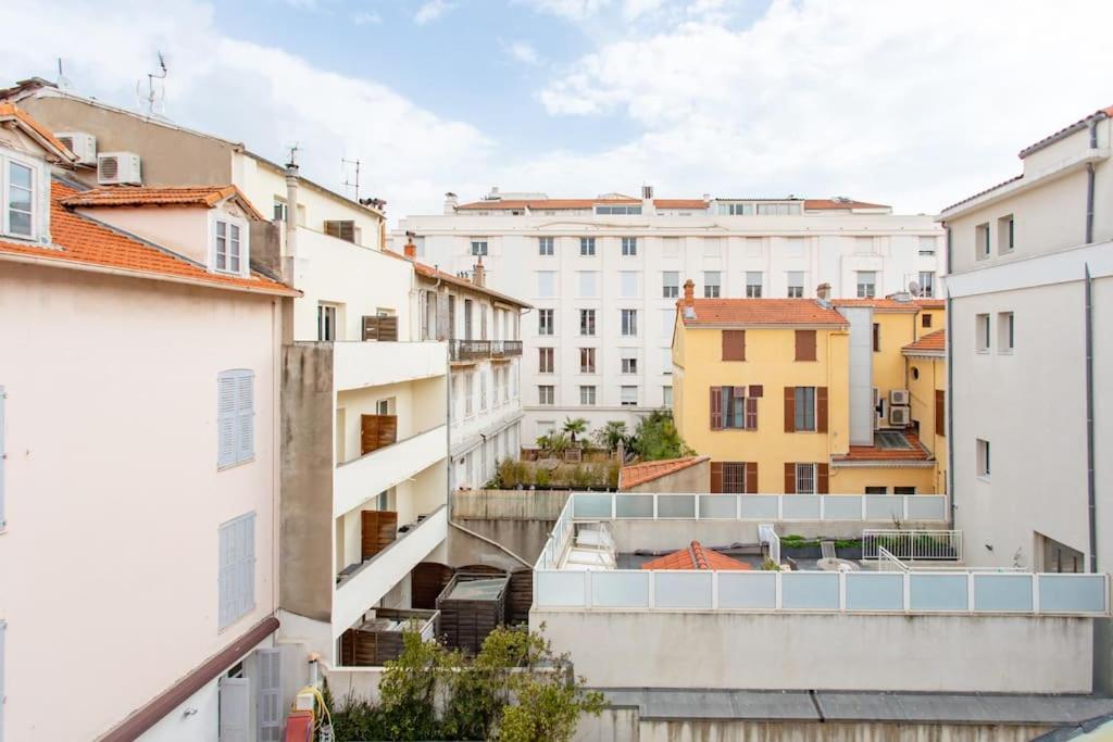 C16 - 2 Bdr Rue Antibes 4 Min Palais Festivals - Ac & Terrace Appartement *